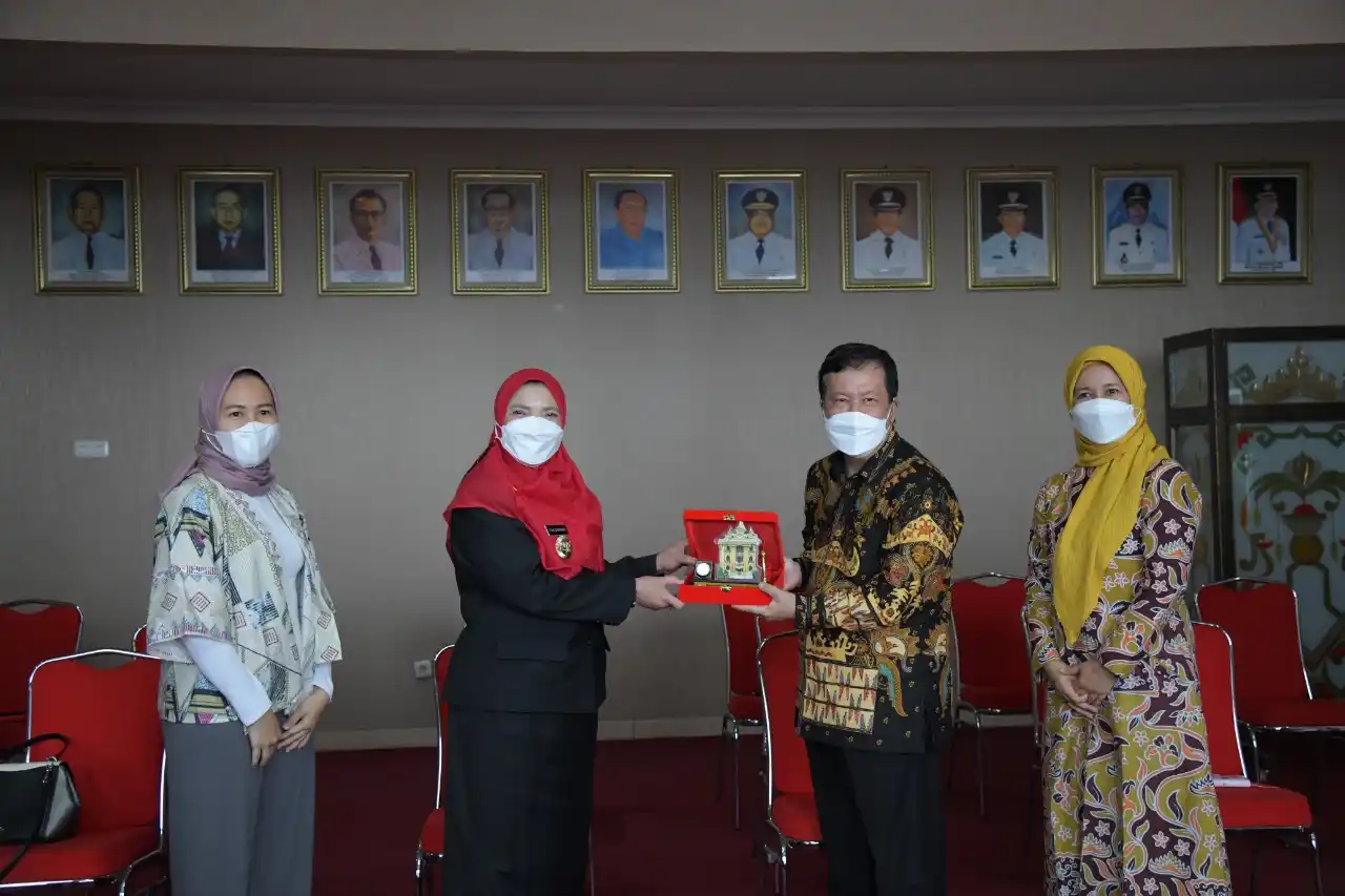 Walikota Eva Dwiana