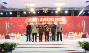 Mendagri Beri Penghargaan APBD Award