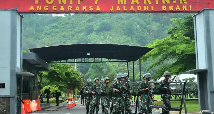 Prajurit Yonif 7 Marinir Berikan Bantuan pada Masyarakat di Daerah Konflik Luar Negeri