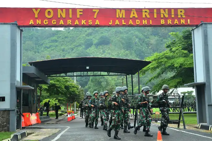 Prajurit Yonif 7 Marinir Berikan Bantuan pada Masyarakat di Daerah Konflik Luar Negeri
