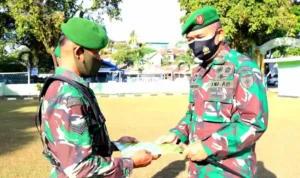Prajurit Kodim 1417 Kendari Bersama Masyarakat Serbu Sarana Ibadah di Kota Kendari dalam Aksi Bersih dan Kebersamaan