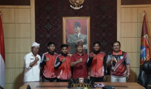 Bupati Gede Dana Lepas Atlet Pencak Silat Bakti Negara Kabupaten Karangasem