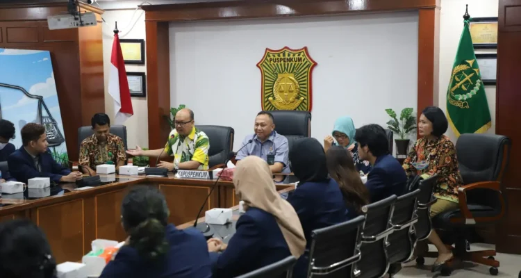Kapuspenkum Kejagung Menerima Kunjungan Mahasiswa President University