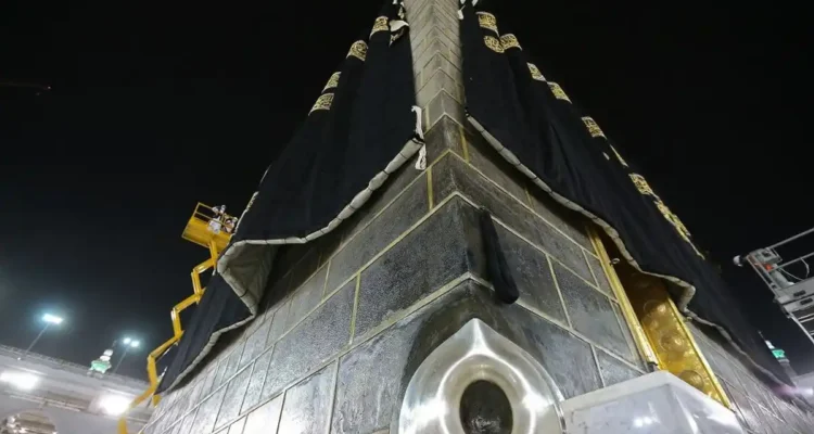 Hajar Aswad, Batu Mulia di Sudut Ka'bah yang Selalu Dirindukan Jemaah