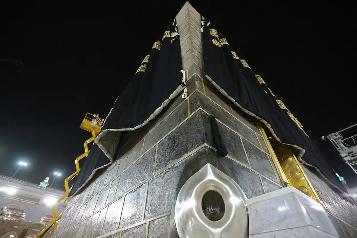 Hajar Aswad, Batu Mulia di Sudut Ka'bah yang Selalu Dirindukan Jemaah