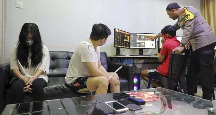 Markas Judol di Batam Digerebek, 24 WNA Diamankan dari Dua Ruko Elite